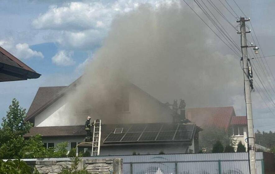 Під Києвом у власному будинку згоріла 95-річна жінка: причиною пожежі могло стати замикання сонячних батарей Під Києвом у власному будинку згоріла 95-річна жінка: причиною пожежі могло стати замикання сонячних батарей
