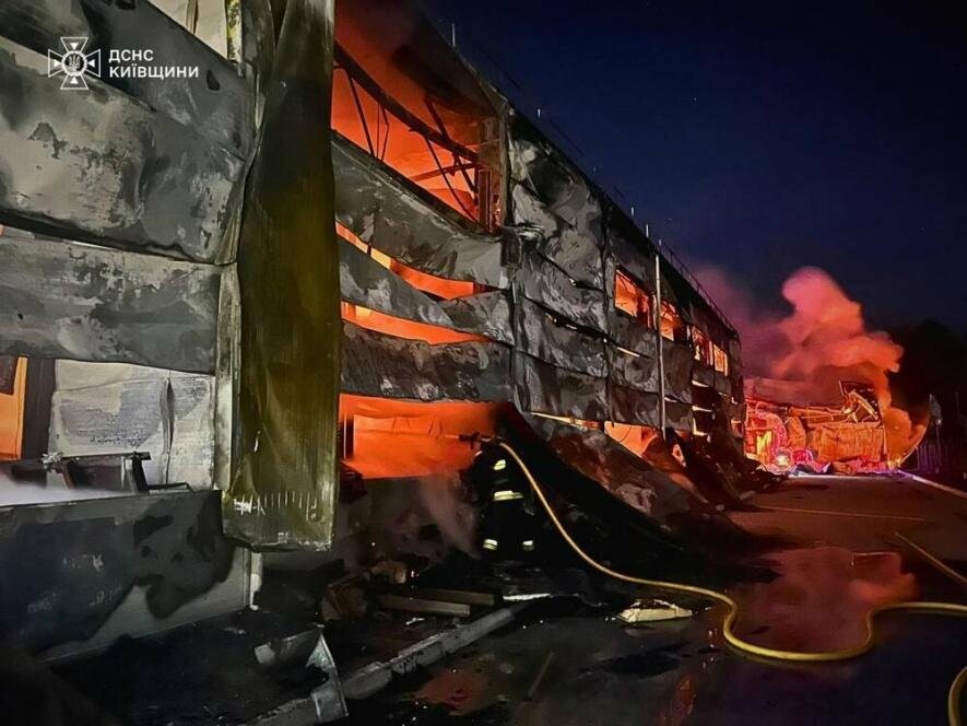Вибухи, пожежі та десятки збитих дронів на Київщині: наслідки нічної атаки 14 лютого Вибухи, пожежі та десятки збитих дронів на Київщині: наслідки нічної атаки 14 лютого