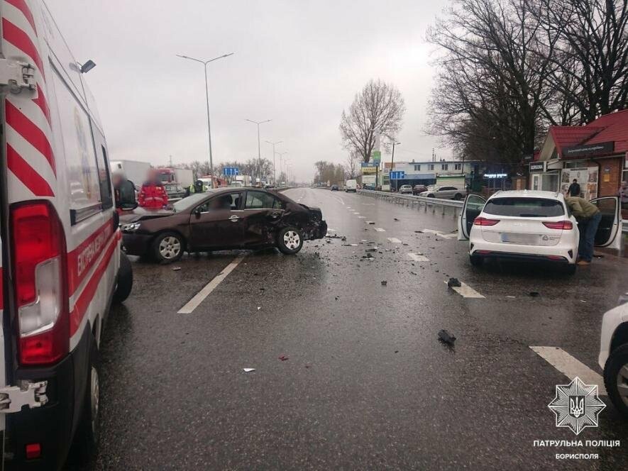 Розбиті авто, поліція, перекриті дороги: в якому напрямку Києва відновлено дорожній рух, – деталі Розбиті авто, поліція, перекриті дороги: в якому напрямку Києва відновлено дорожній рух, – деталі