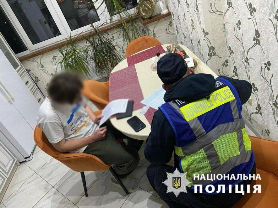 П’яні розваги під російські хіти: як у Києві покарали банду неадекватних хуліганів П’яні розваги під російські хіти: як у Києві покарали банду неадекватних хуліганів