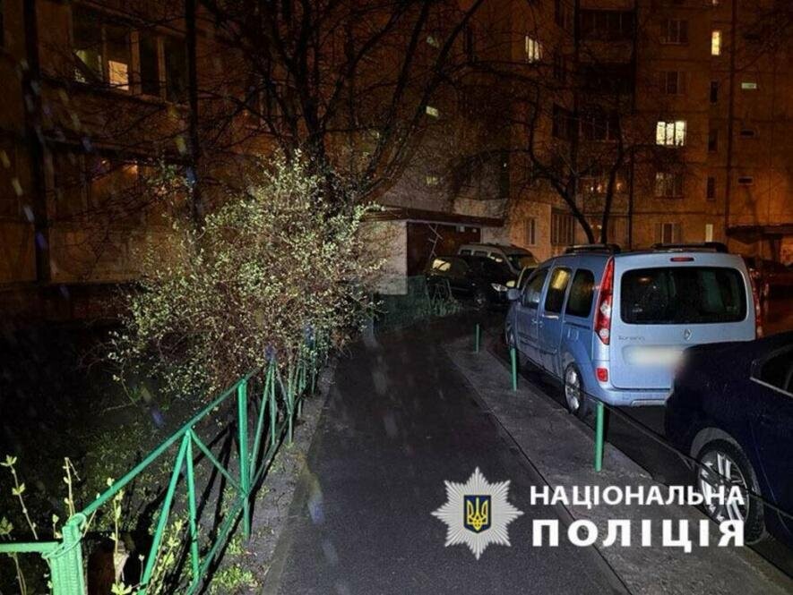 Кривава бійка: У Києві побили й травмували військового, – деталі Кривава бійка: У Києві побили й травмували військового, – деталі