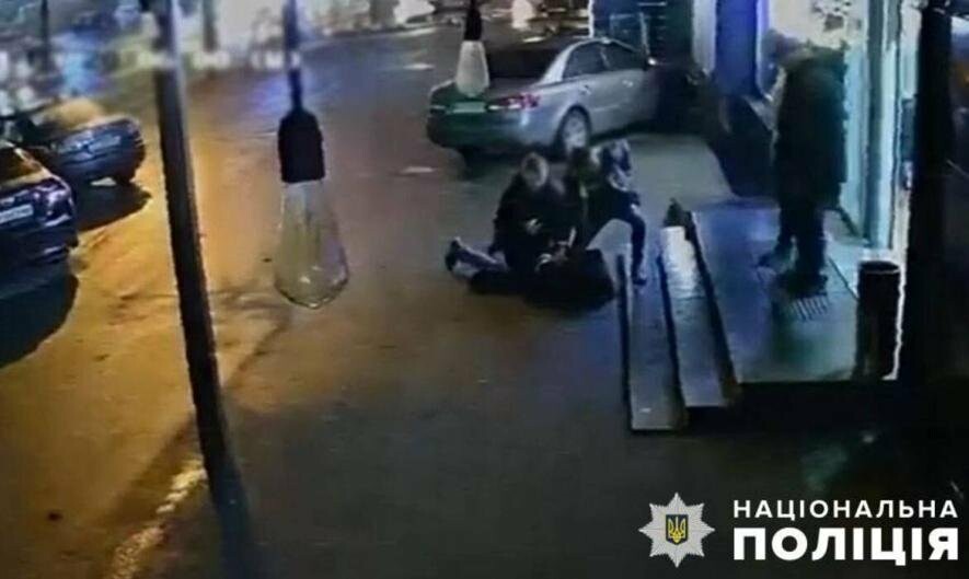Погрози пістолетом і крадіжка в центрі Києва: що загрожує небезпечному злочинцю Погрози пістолетом і крадіжка в центрі Києва: що загрожує небезпечному злочинцю