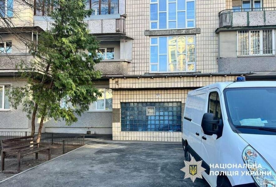 Кривава бійка, смерть і обман правоохоронців: у Києві син забив до смерті 76-річну матір Кривава бійка, смерть і обман правоохоронців: у Києві син забив до смерті 76-річну матір