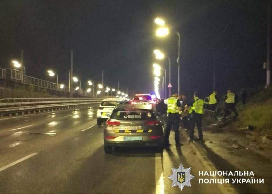 Травмовані підлітки за кермом: у Києві сталась масштабна ДТП на мосту, – ФОТО Травмовані підлітки за кермом: у Києві сталась масштабна ДТП на мосту, – ФОТО