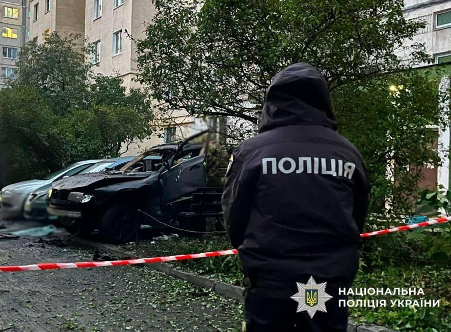 Вибух у Києві: у дворі багатоповерхівки детонував BMW X3 — деталі події