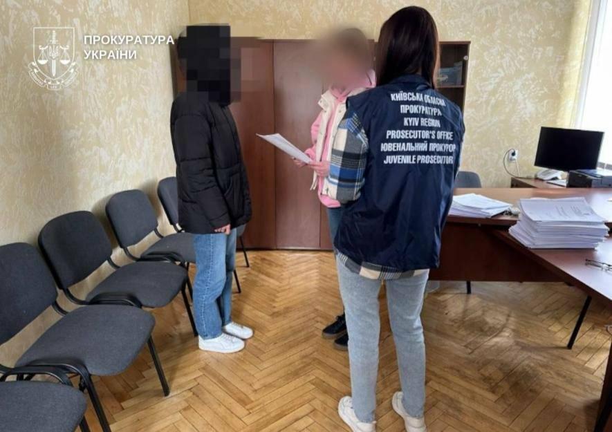 Жах на Київщині: матір допомагала співмешканцю ґвалтувати доньку