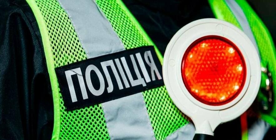 Облили якоюсь речовиною: у мережі з’явилося відео катування підлітка під Києвом Облили якоюсь речовиною: у мережі з’явилося відео катування підлітка під Києвом