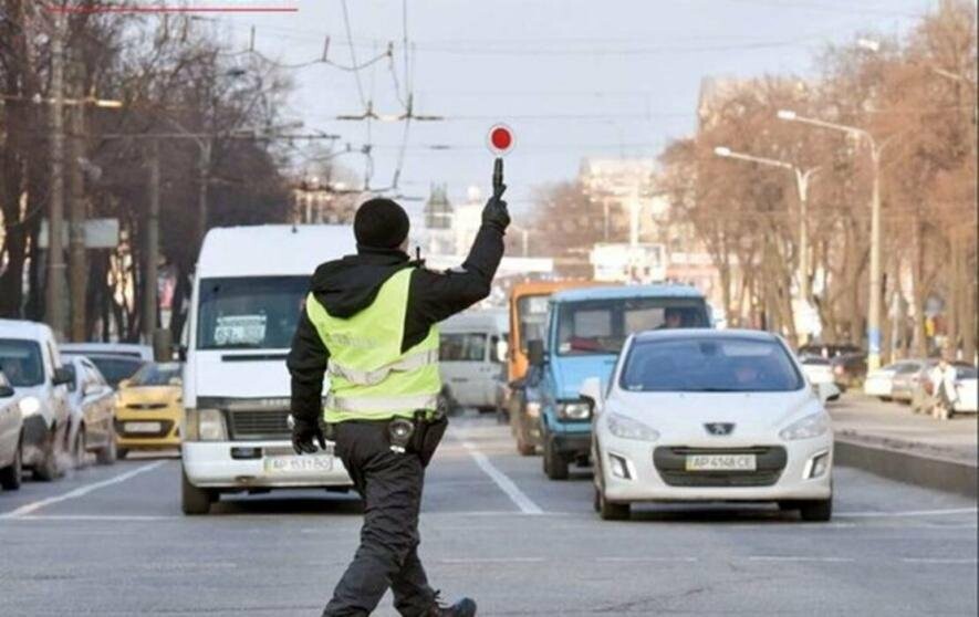 Перевищив швидкість, не маючи документів: під Києвом правоохоронці зупинили порушника за кермом Перевищив швидкість, не маючи документів: під Києвом правоохоронці зупинили порушника за кермом