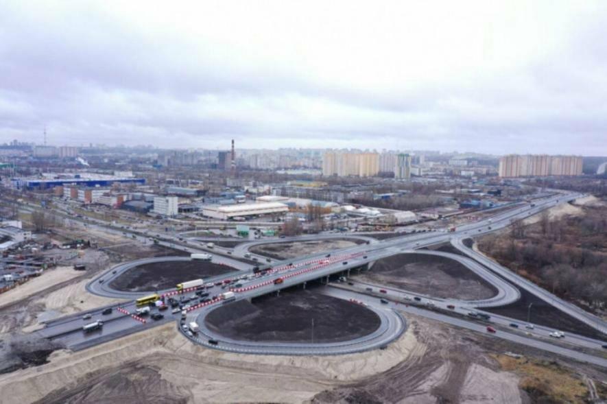 Одна з найбільших доріг Києва перекрита: чому заблоковано рух транспорту, – деталі Одна з найбільших доріг Києва перекрита: чому заблоковано рух транспорту, – деталі