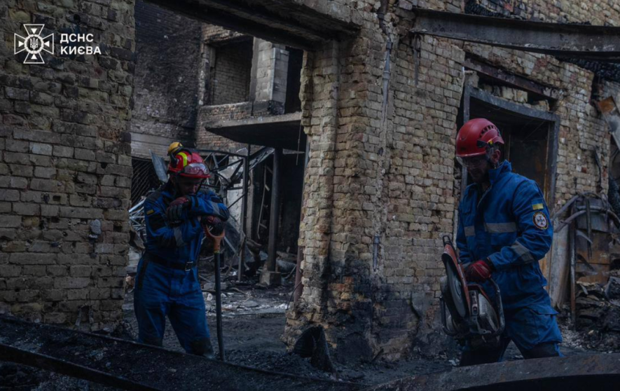 Ліквідація наслідків комбінованого удару по Києву: що наразі відомо