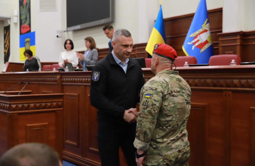 Визнання українських героїв у Києві: які державні нагороди вручили захисникам Визнання українських героїв у Києві: які державні нагороди вручили захисникам
