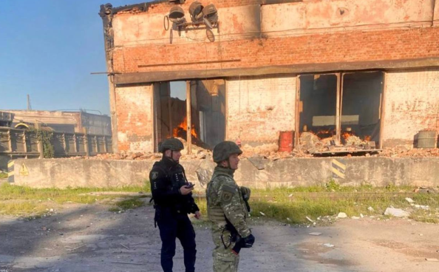 Моторошні пожежі, розбите скло й постраждалі на Київщині: наслідки нічної атаки ворога, – ФОТО Моторошні пожежі, розбите скло й постраждалі на Київщині: наслідки нічної атаки ворога, – ФОТО