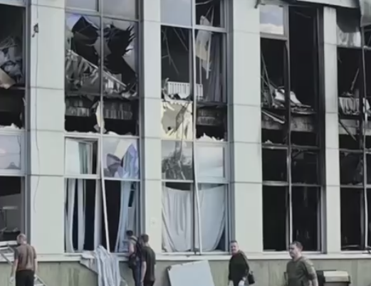 Потужна вибухова хвиля пошкодила бізнес-центр у Києві: що бачили очевидці, – ВІДЕО Потужна вибухова хвиля пошкодила бізнес-центр у Києві: що бачили очевидці, – ВІДЕО