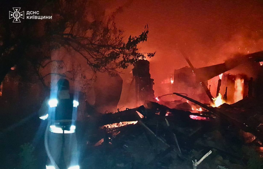 Хвиля вибухів, пожеж і пошкоджень: Київщина опинилась в руїнах і моторошному задимленні, – ФОТО