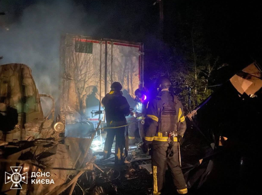 Спалахи вогню та моторошні руїни: наслідки падіння БпЛА в Києві, – ФОТО Спалахи вогню та моторошні руїни: наслідки падіння БпЛА в Києві, – ФОТО