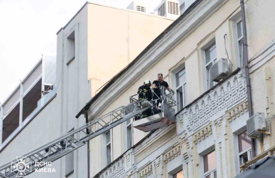 Евакуація людей і вогонь у приватному будинку: в Києві спалахнула пожежа, – деталі Евакуація людей і вогонь у приватному будинку: в Києві спалахнула пожежа, – деталі
