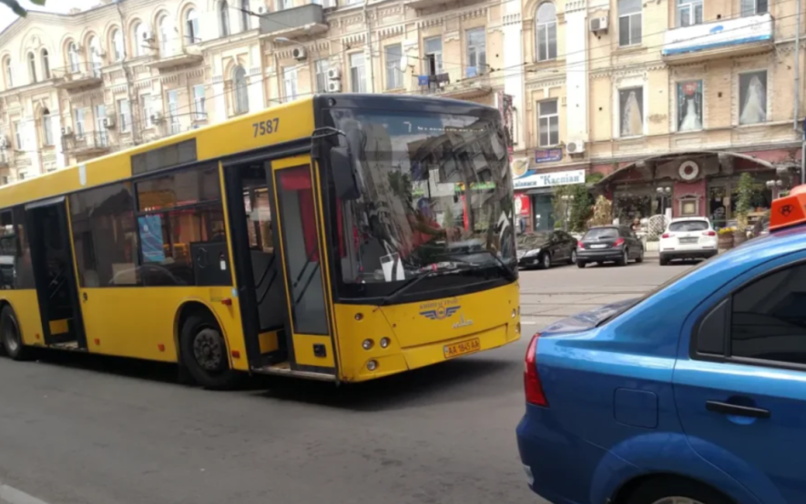 Масштабні транспортні зміни на вихідних: як курсуватимуть автобуси, – деталі Масштабні транспортні зміни на вихідних: як курсуватимуть автобуси, – деталі
