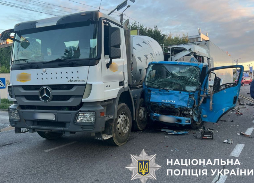 Розбиті авто заблокували рух транспорту: на Київщині сталась масштабна аварія, – ФОТО Розбиті авто заблокували рух транспорту: на Київщині сталась масштабна аварія, – ФОТО