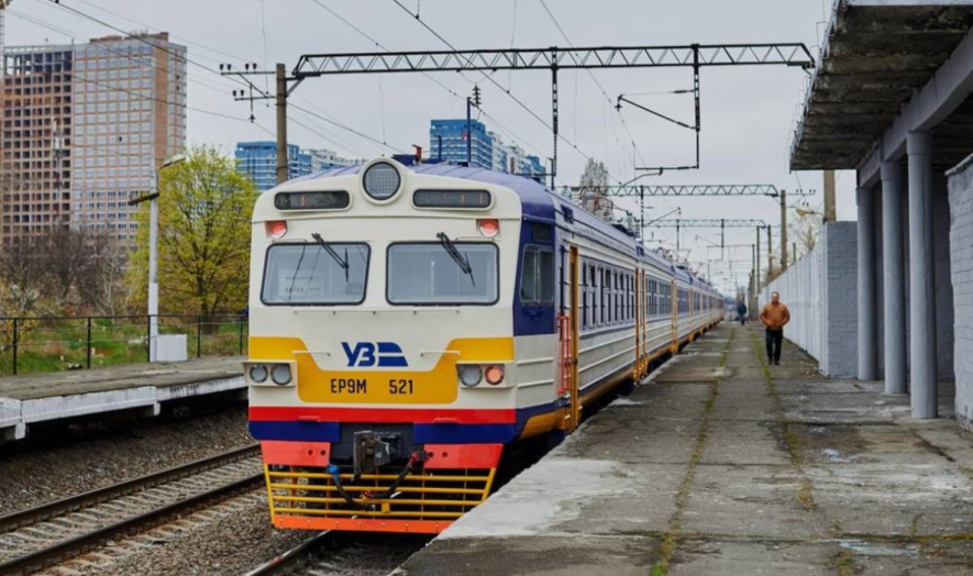 Потяги повертаються на колії: коли електричка Києва повністю відновить рух