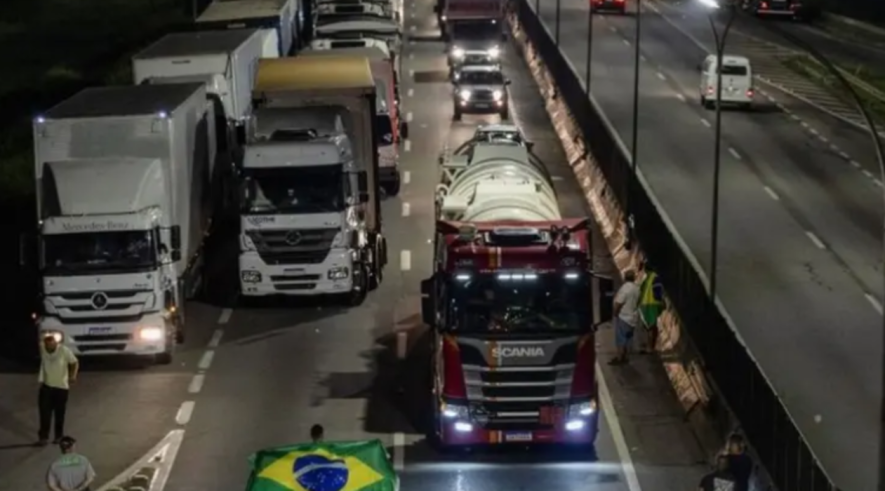 Виїзд із Києва заблоковано: поліція обмежила рух водіїв