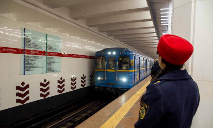 Блокування руху в метро Києва: три станції зачинені для пасажирів