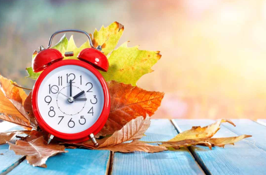 Настає зимовий час: коли українцям переводити годинник