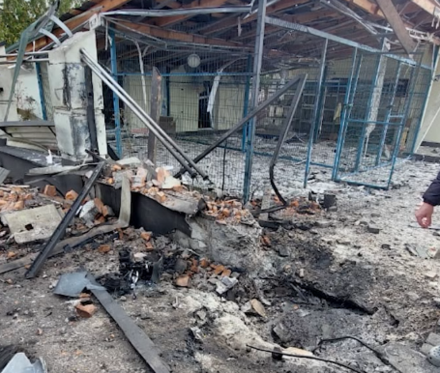 Чорний дим і руїни після атаки рф: у Києві триває посилена робота бригад ДСНС, – ФОТО