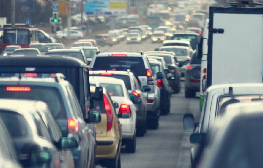 Один із мостів Києва частково перекритий: чому і де ускладнено рух