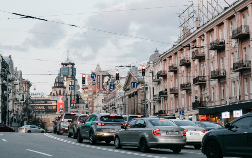 Транспортні обмеження на 12 годин: де в Києві перекриють дорожній рух