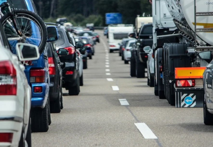 Кілометри доріг частково перекрито: де в Києві зараз складно проїхати