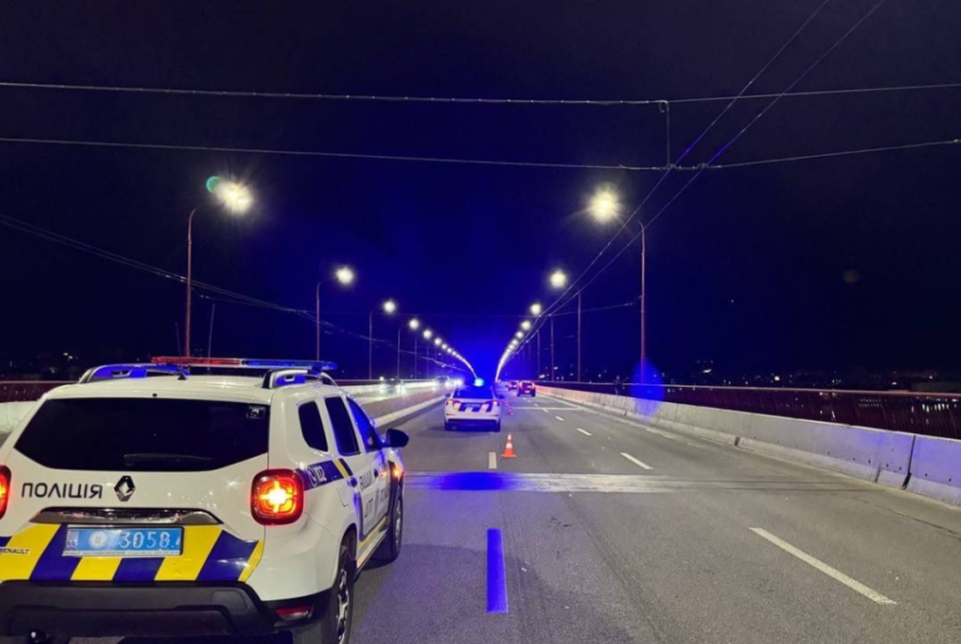 Смертельний удар на дорозі: на Київщині перекинулась вантажівка, – ФОТО