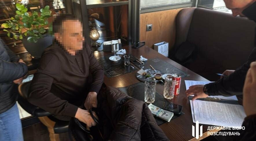 Замість кар’єри — кримінал: у Києві затримали депутата з грошима в руках Замість кар’єри — кримінал: у Києві затримали депутата з грошима в руках