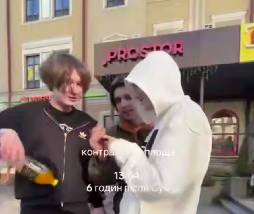 Розваги після авіаудару: як у Києві молодь розважалась під музику-агресора, – ВІДЕО Розваги після авіаудару: як у Києві молодь розважалась під музику-агресора, – ВІДЕО