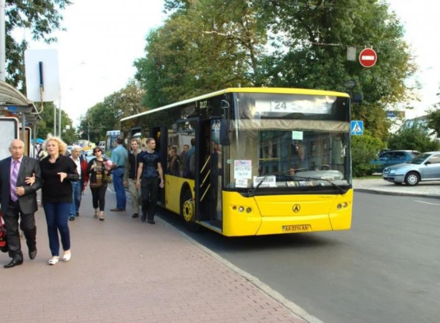 Дорожній рух на паузі: у Києві ввели додаткові зупинки для наземного транспорту, – деталі Дорожній рух на паузі: у Києві ввели додаткові зупинки для наземного транспорту, – деталі