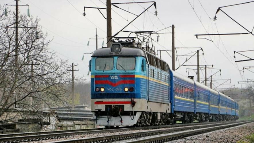 Зупинка потягів і ремонт на коліях Києва: що сталось внаслідок ракетного удару, – ФОТО Зупинка потягів і ремонт на коліях Києва: що сталось внаслідок ракетного удару, – ФОТО