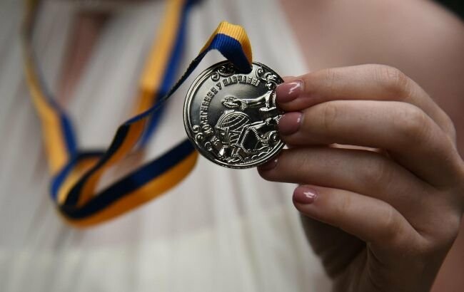 Випуск без медалей: в Україні офіційно відмовилися від традиційної нагороди Випуск без медалей: в Україні офіційно відмовилися від традиційної нагороди