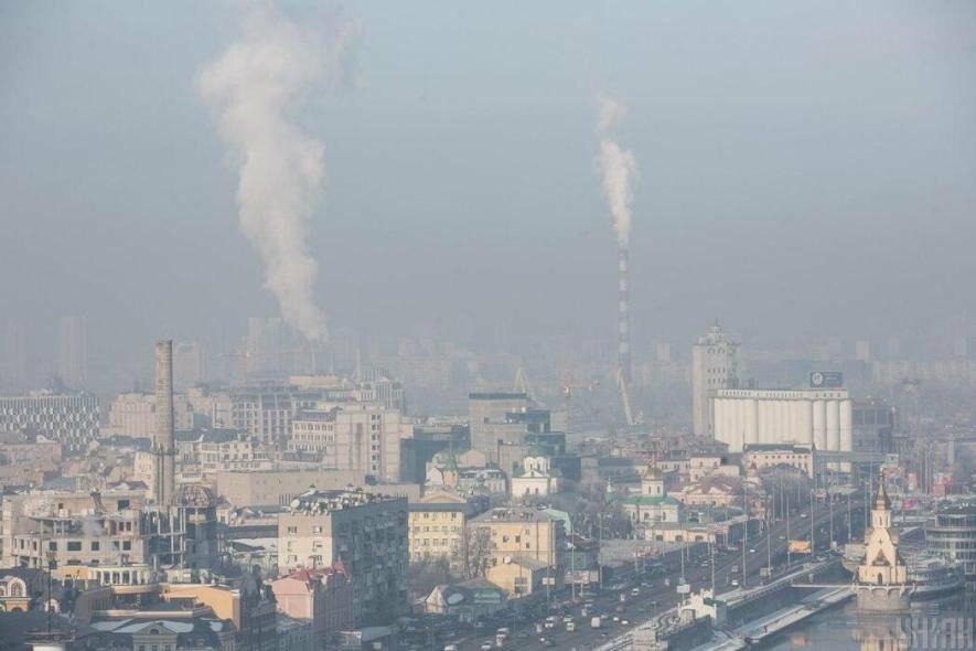 Бруд, пил і дим по всьому Києву: який стан повітря після російської атаки, – деталі