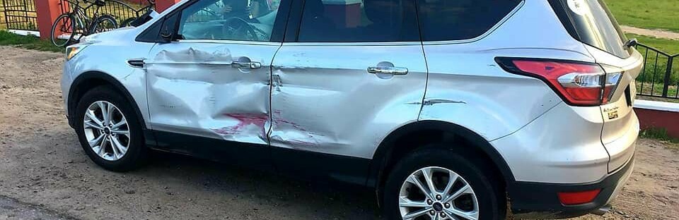 У Київській області нетверезий водій збив двох підлітків та протаранив припарковане авто, - ФОТО
