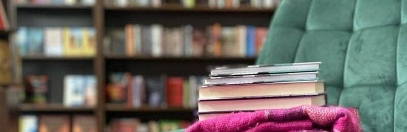 У Києві пенсіонери можуть безкоштовно взяти у книгарні книгу для читання у книгарні і обміняти її на іншу