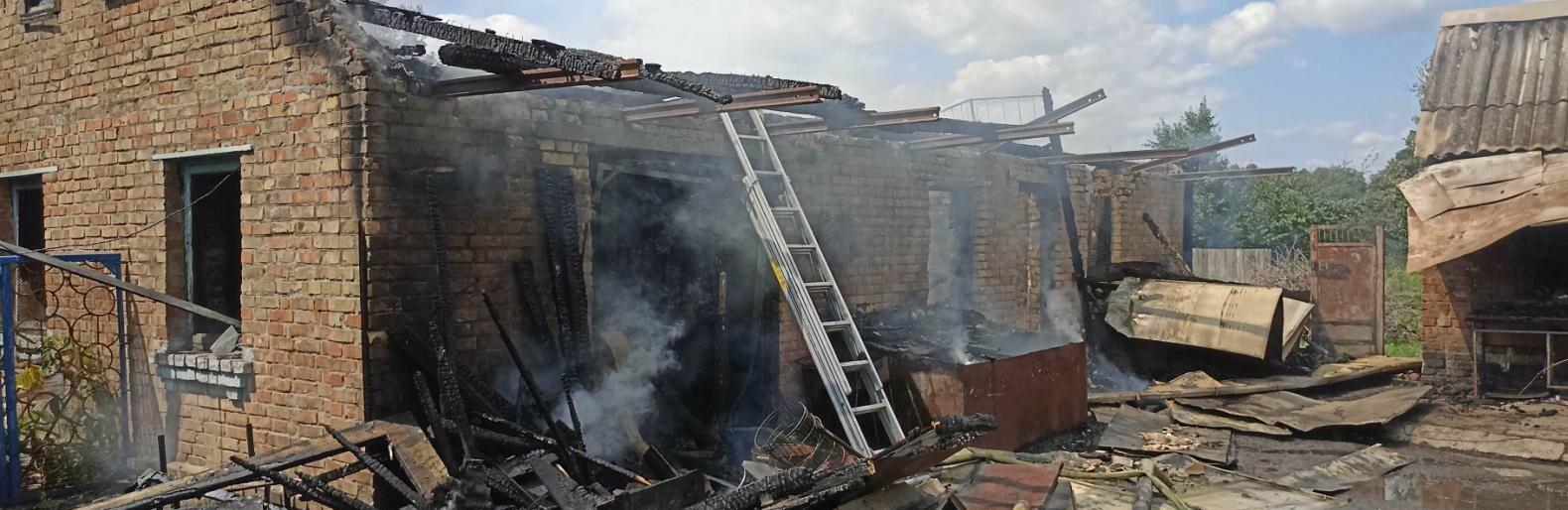 На Київщині чоловік отримав опіки, намагаючись самостійно загасити пожежу, - ФОТО
