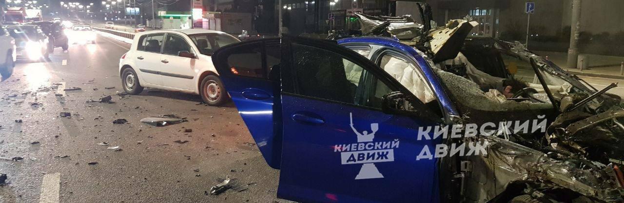 Смертельна ДТП в Києві: BMW на шаленій швидкості влетіло в трактор комунальників, - ФОТО