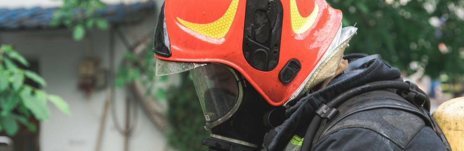 Ракета влучила у дах дев'ятиповерхового будинку в Шевченківському районі: є постраждалі