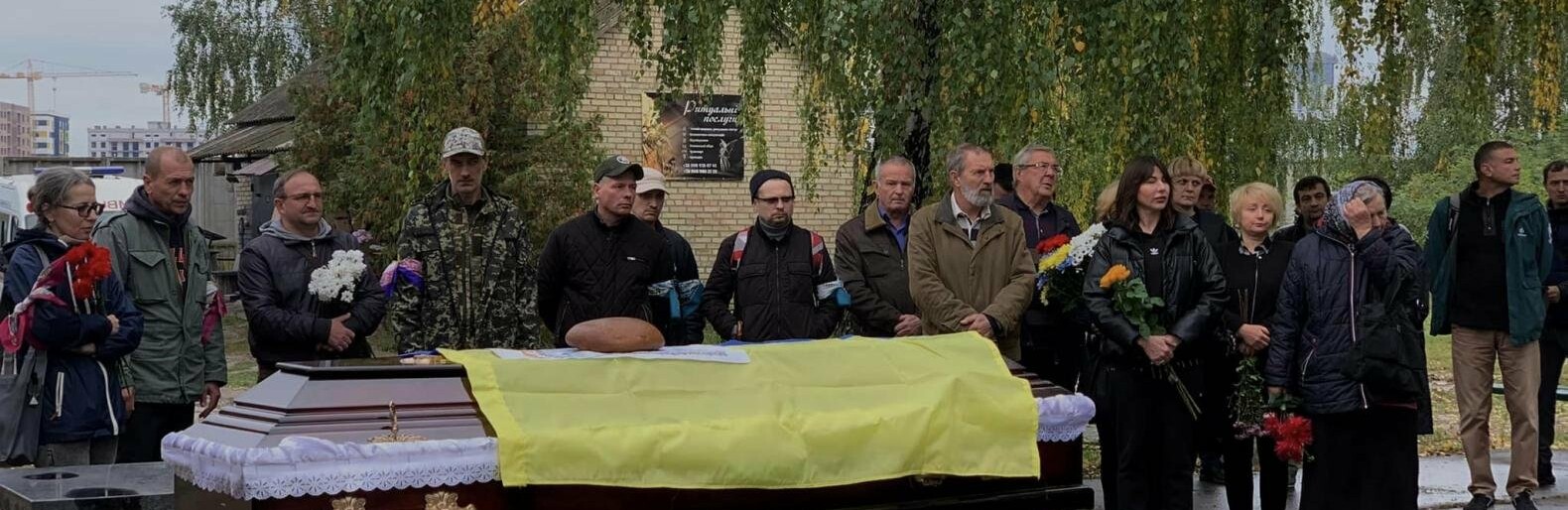 У Бучі попрощалися з українським захисником: його тіло знайшли через 7 місяців після страти