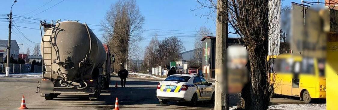 У Броварах вантажівка зіткнулась з пасажирським автобусом