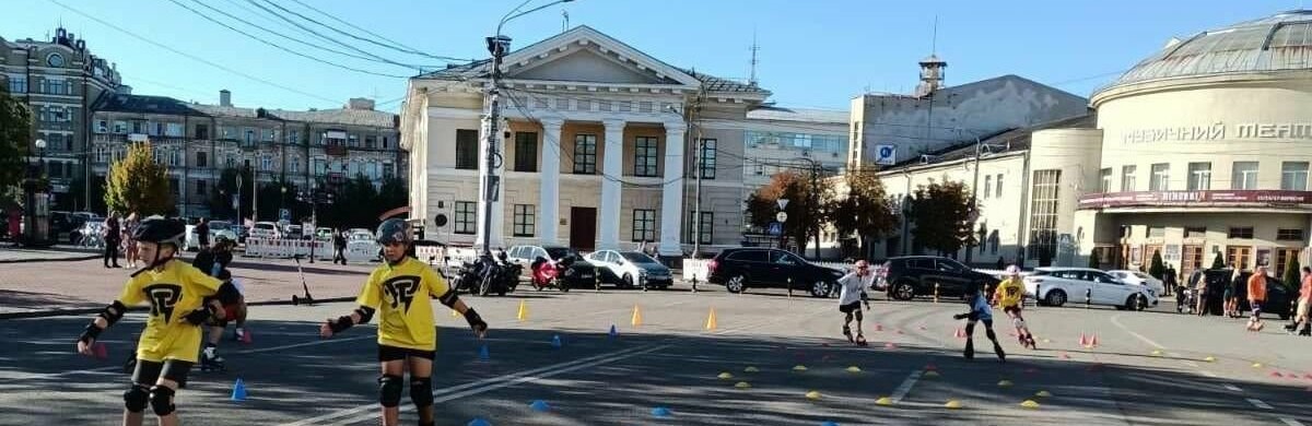 Грали в теніс та піднімали штангу: на Подолі провели для киян спортивне свято