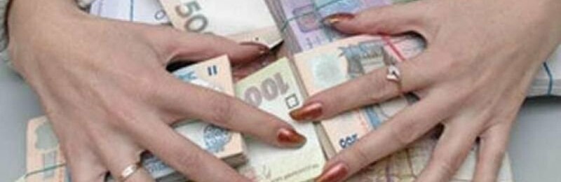 Вкрала з рахунку клієнта 200 000 гривень: у Києві викрили колишню працівницю банку