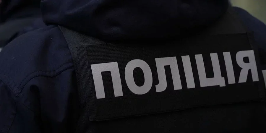 Напав на дітей із ножем: у Києві розшукують зловмисника