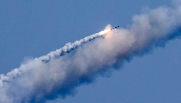 Київ витримав найбільшу ракетну атаку: ППО знищила 37 ракет із близько 40