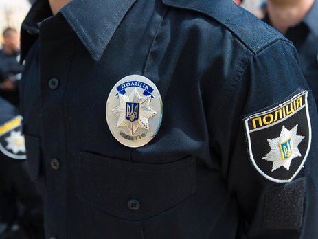 У Києві жінка намагалася вкоротити собі віку на очах дитини