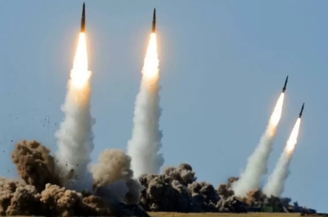 Наслідки нічної атаки на Київ: пошкоджено ТРЦ, приватний будинок та авто